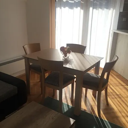 Luna Apartment *
